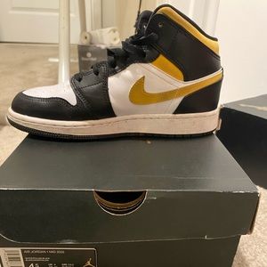 Air Jordan mid ( GS )